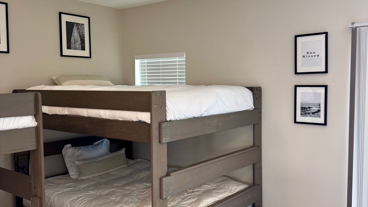Photo of Bedroom in Venetian Shores