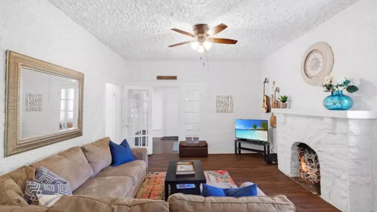 Photo of Livingroom in Parrot Cove