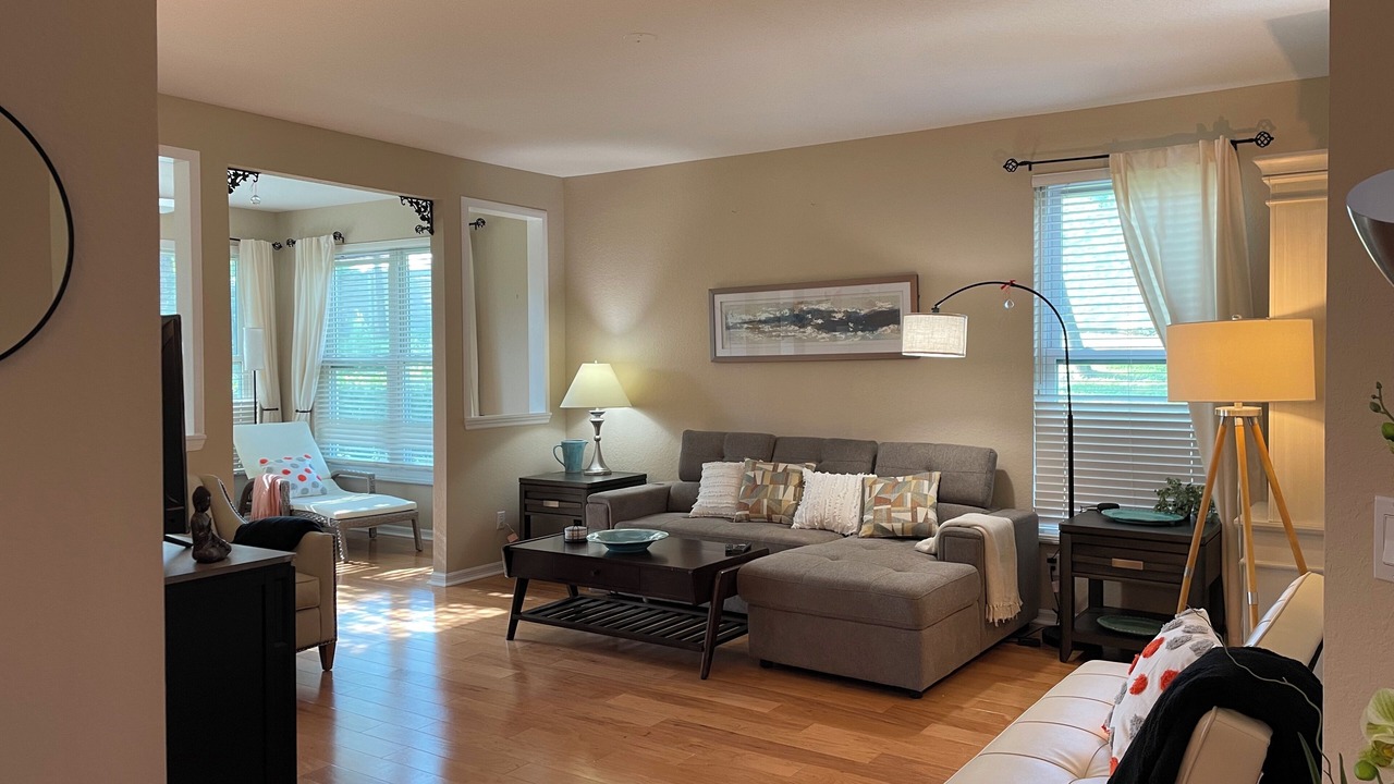 Photo of Livingroom in Imperial Golf Estates