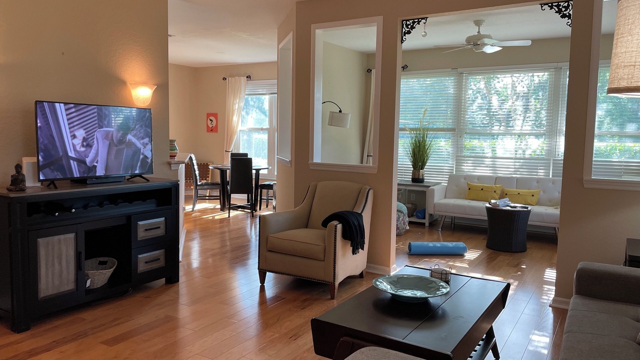 Photo of Livingroom in Imperial Golf Estates