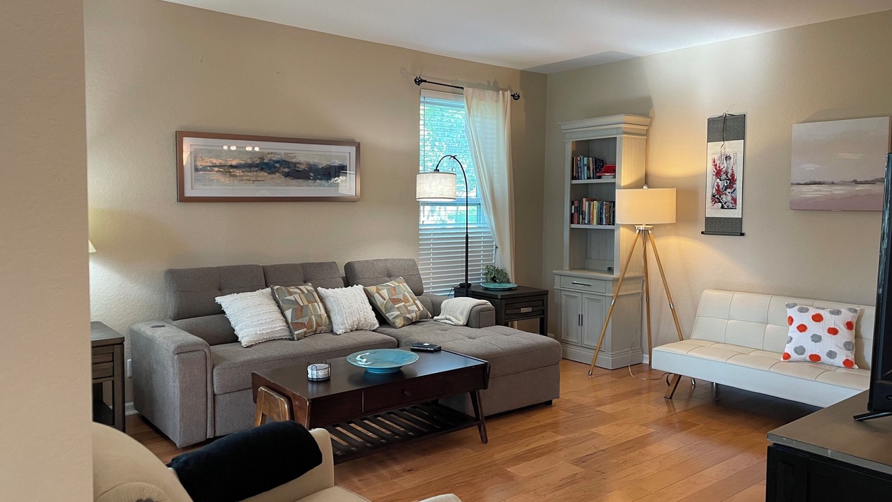 Photo of Livingroom in Imperial Golf Estates