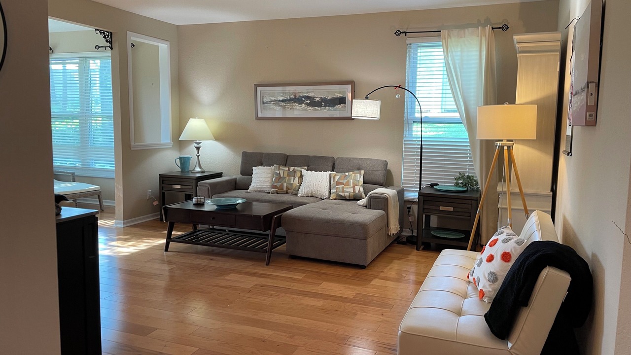 Photo of Livingroom in Imperial Golf Estates