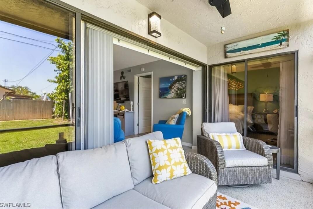 Photo of Livingroom in Yacht Club