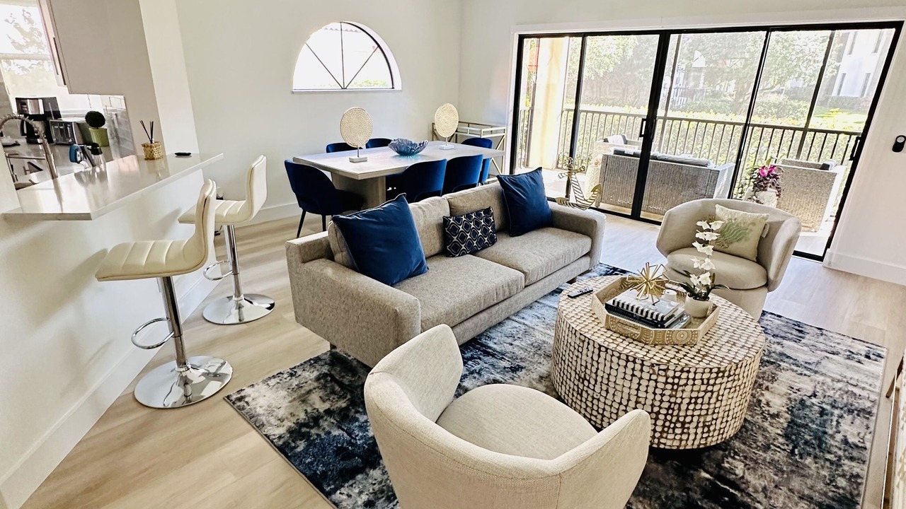 Photo of Livingroom in Pelican Bay