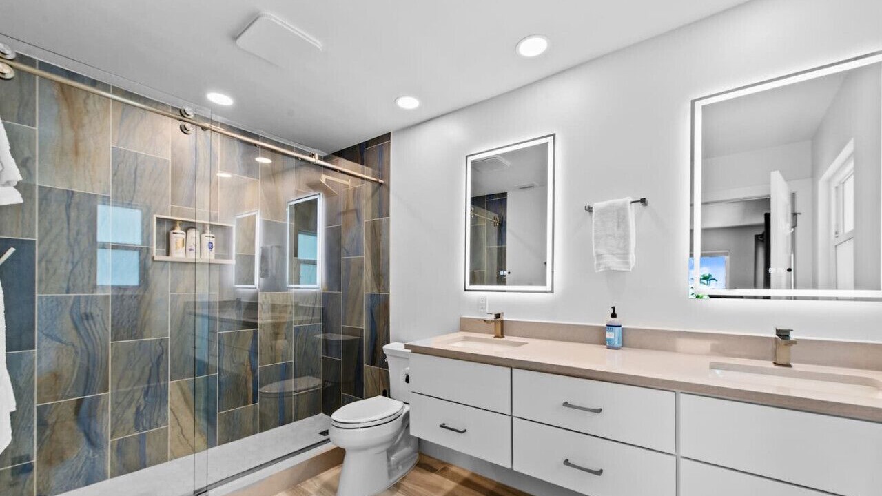 Photo of Bathroom in Laguna Shores