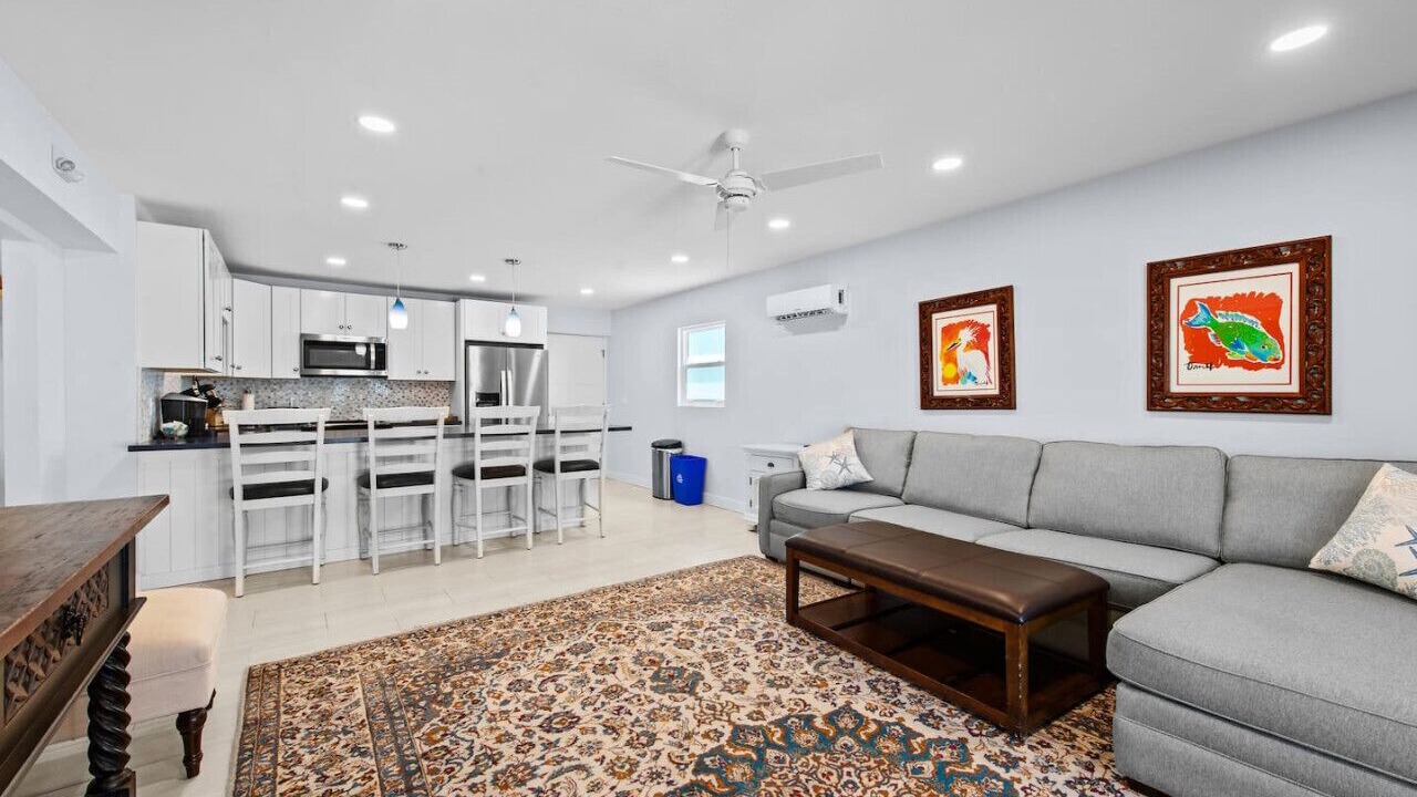 Photo of Livingroom in Laguna Shores