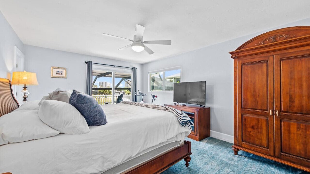 Photo of Bedroom in Laguna Shores
