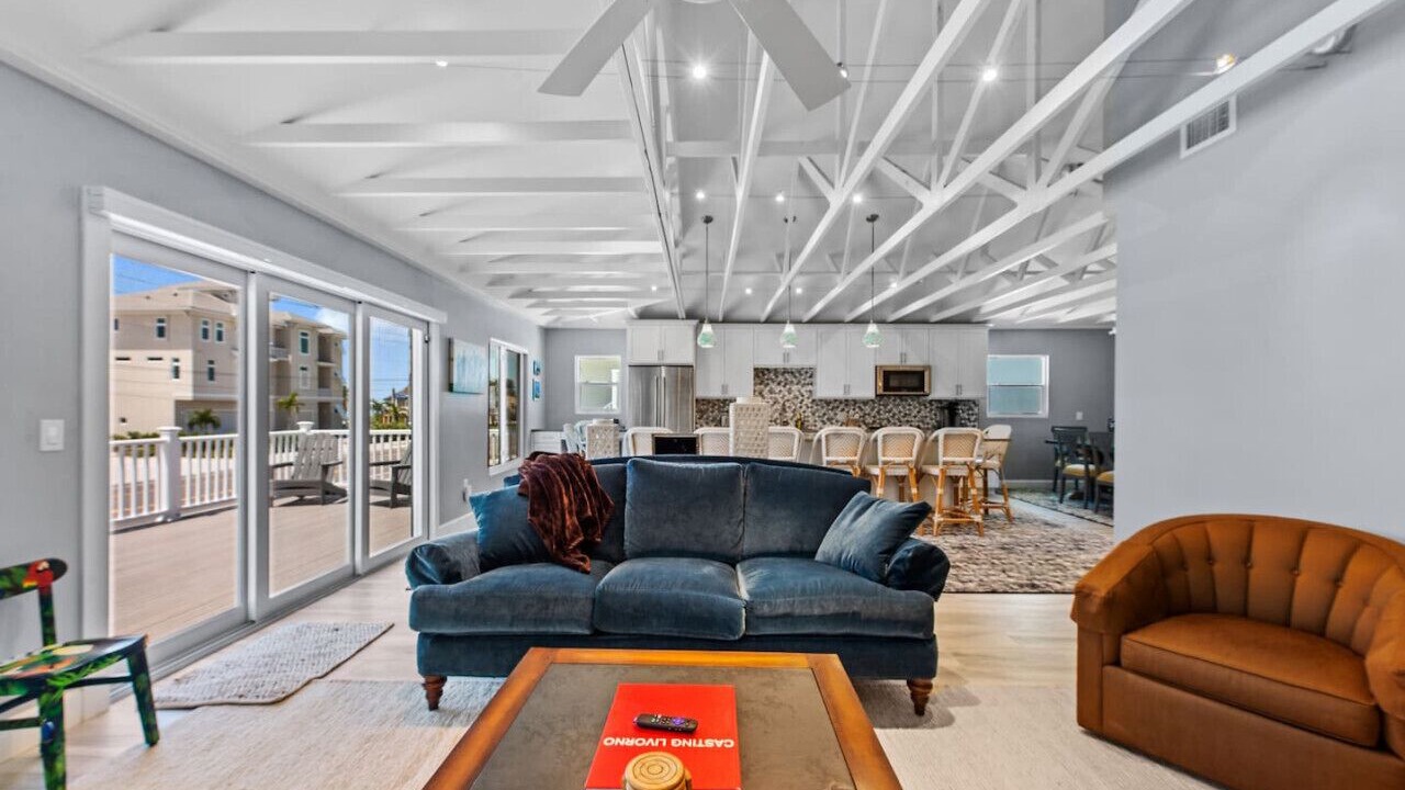 Photo of Livingroom in Laguna Shores