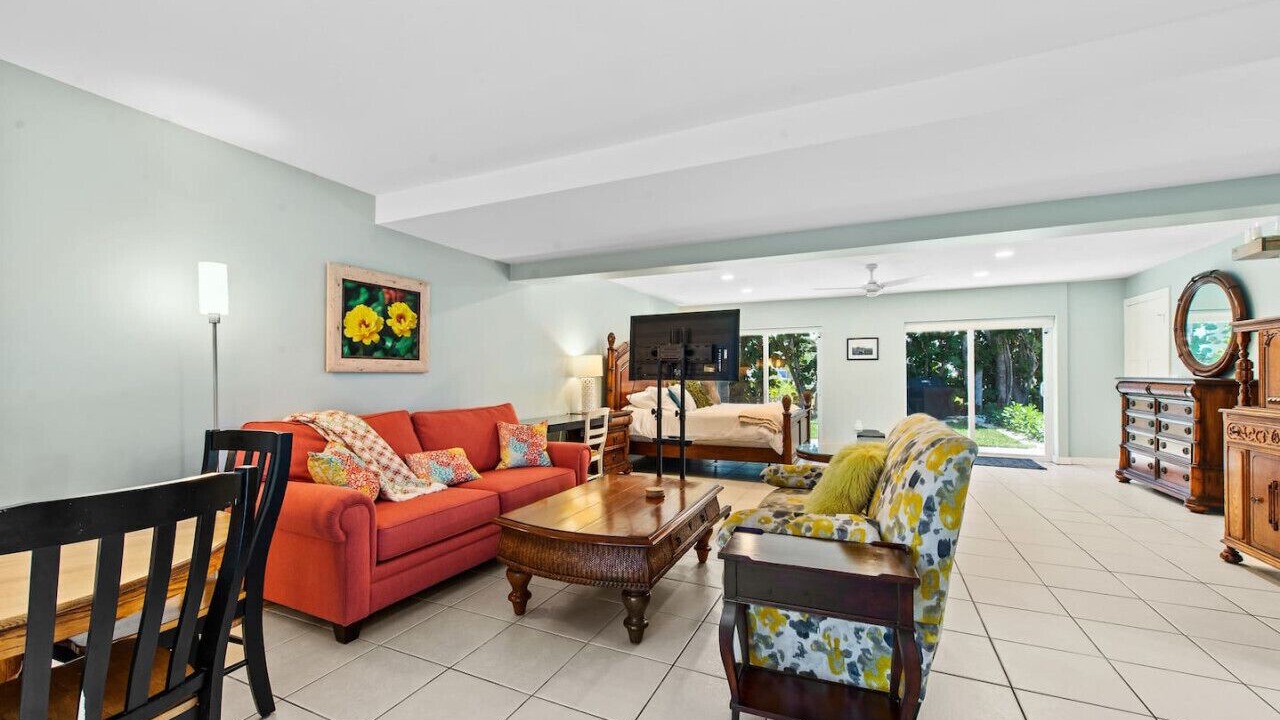 Photo of Livingroom in Laguna Shores