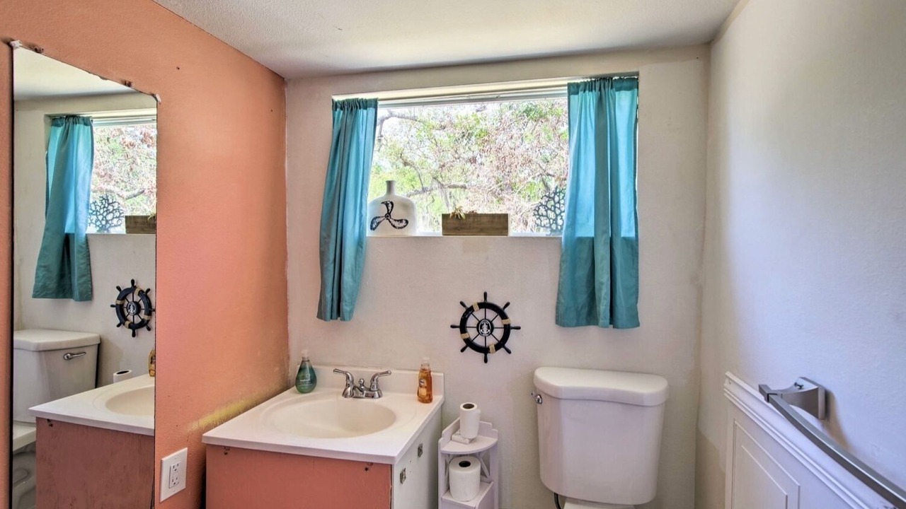 Photo of Bathroom in Tropic