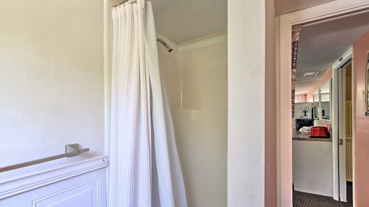 Photo of Bathroom in Tropic