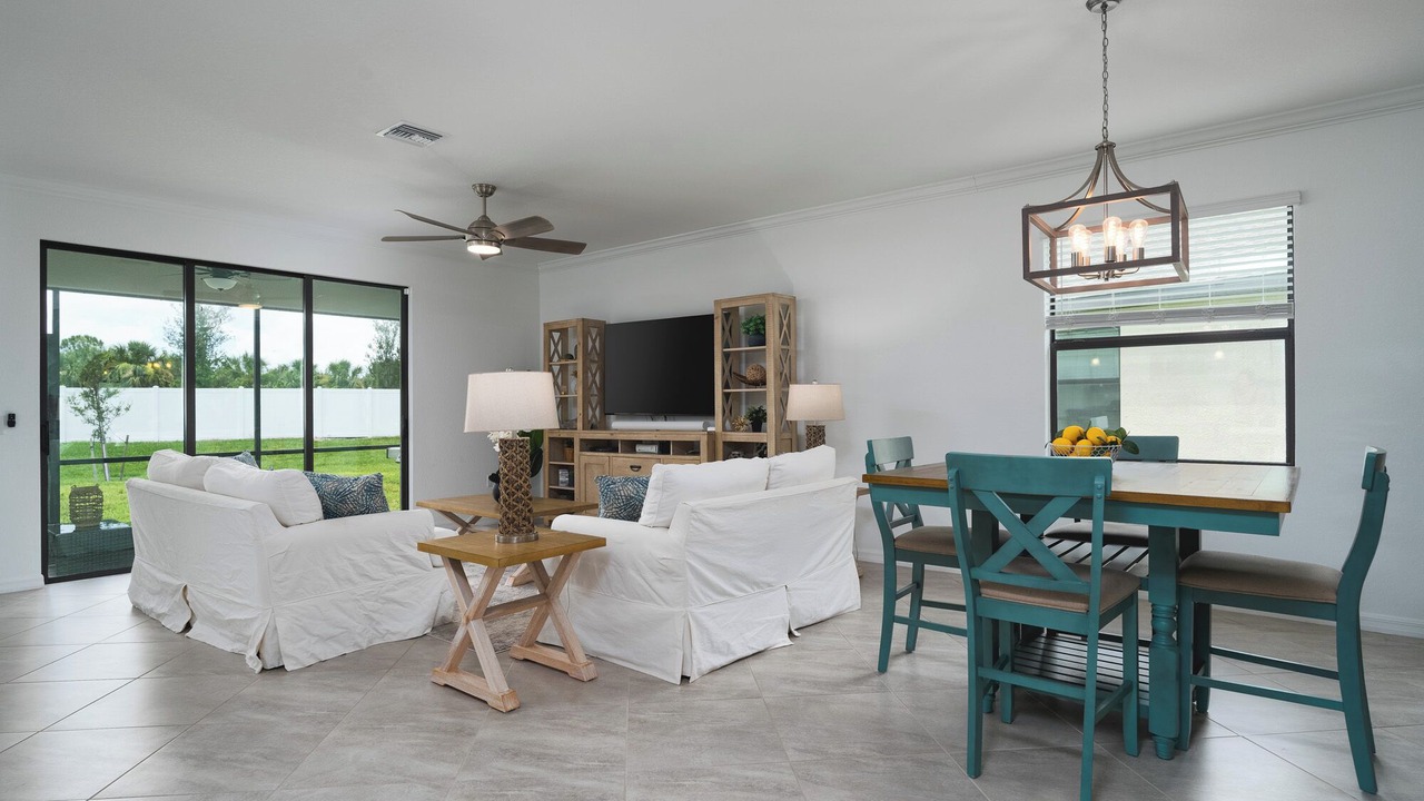 Photo of Livingroom in River Hall