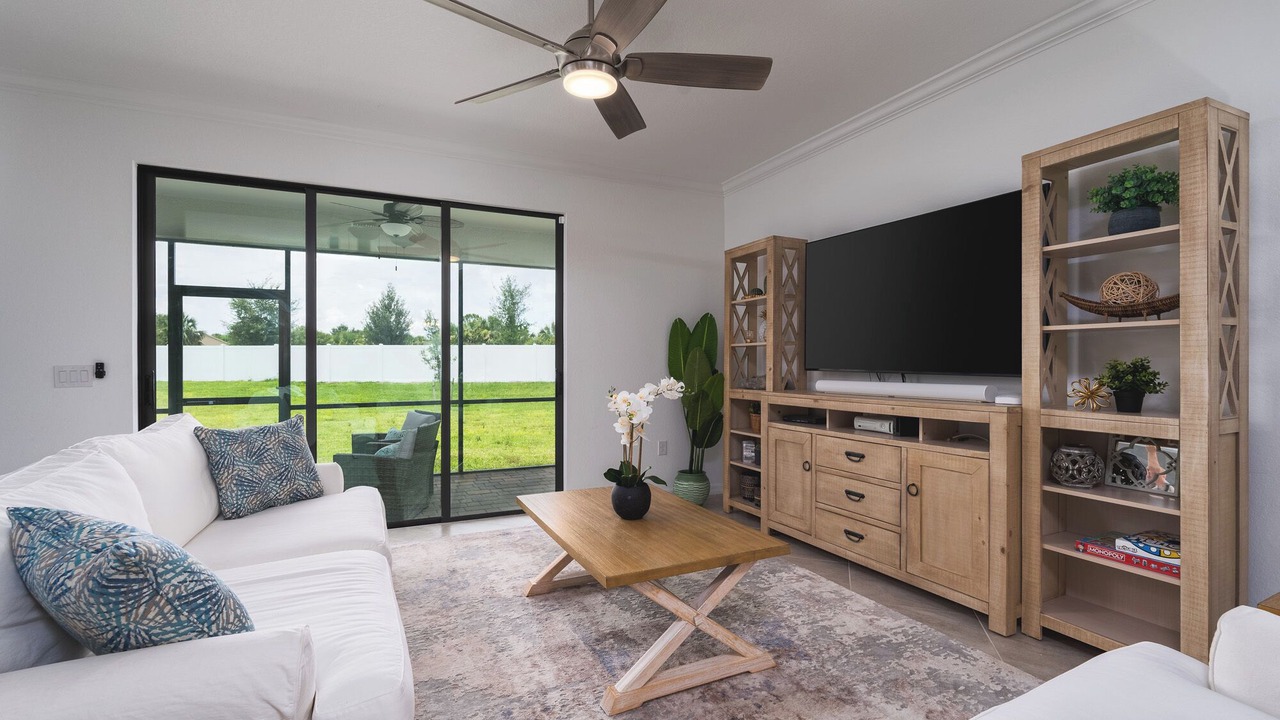 Photo of Livingroom in River Hall