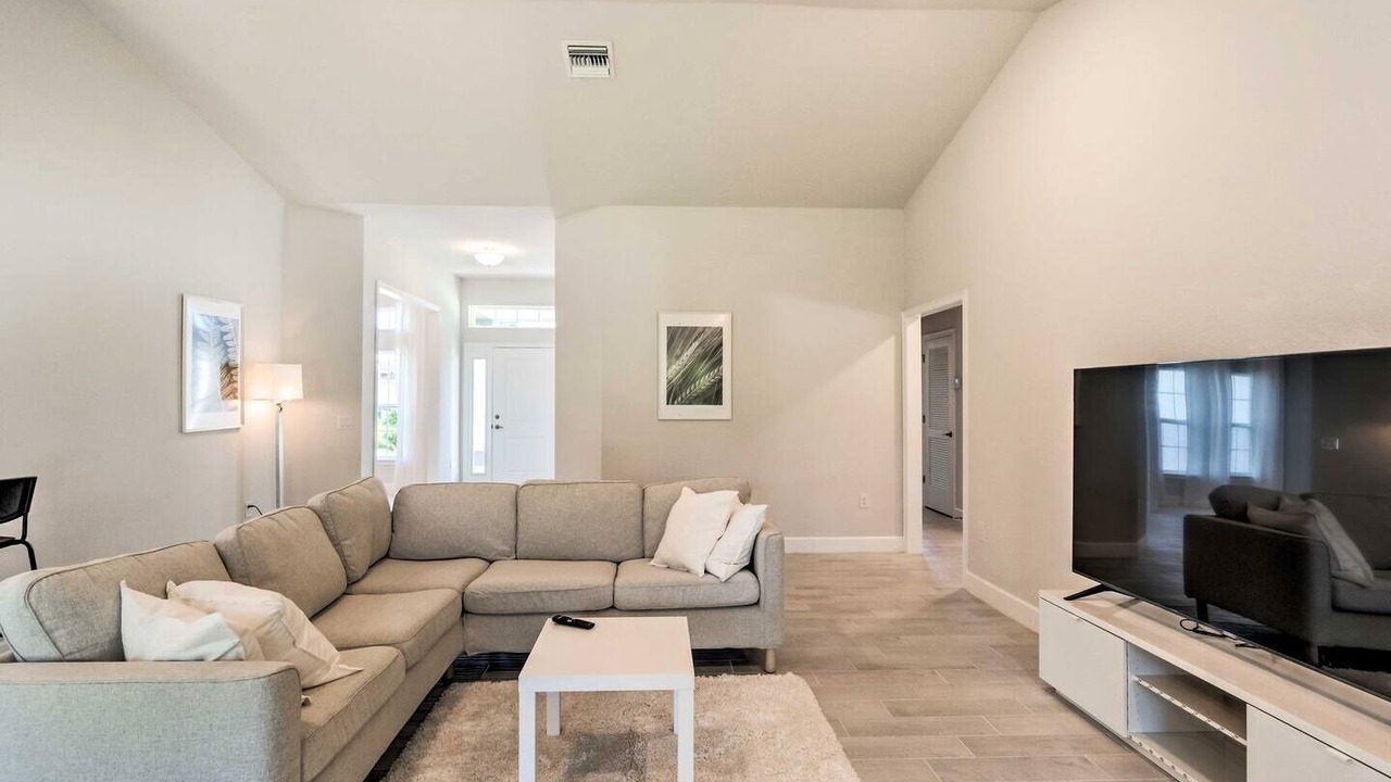 Photo of Livingroom in South Gulf Cove