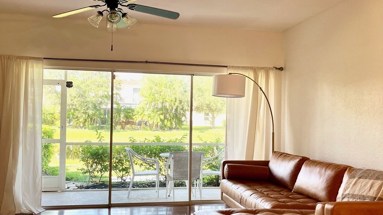 Photo of Livingroom in Diplomat