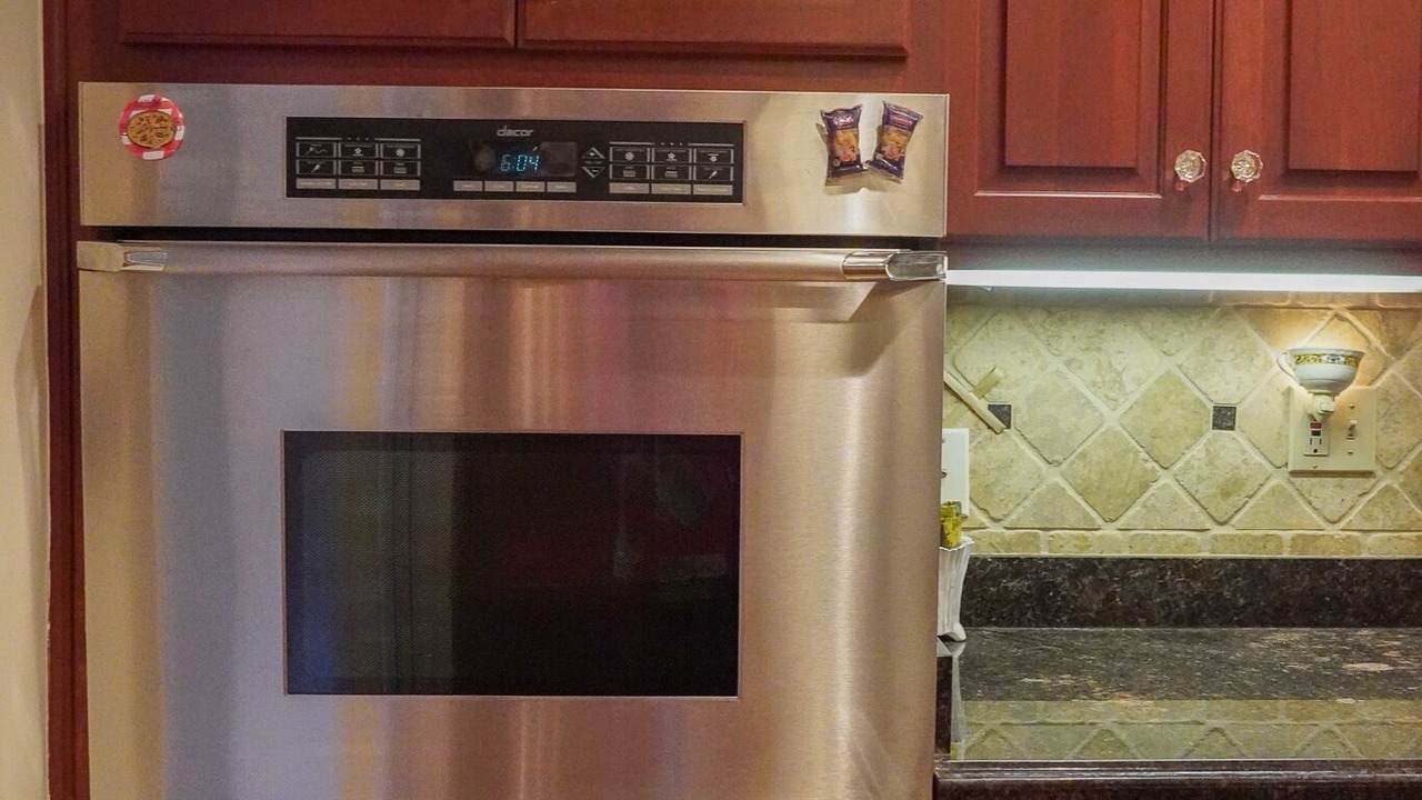 Photo of Kitchen in New Suburb Beautiful