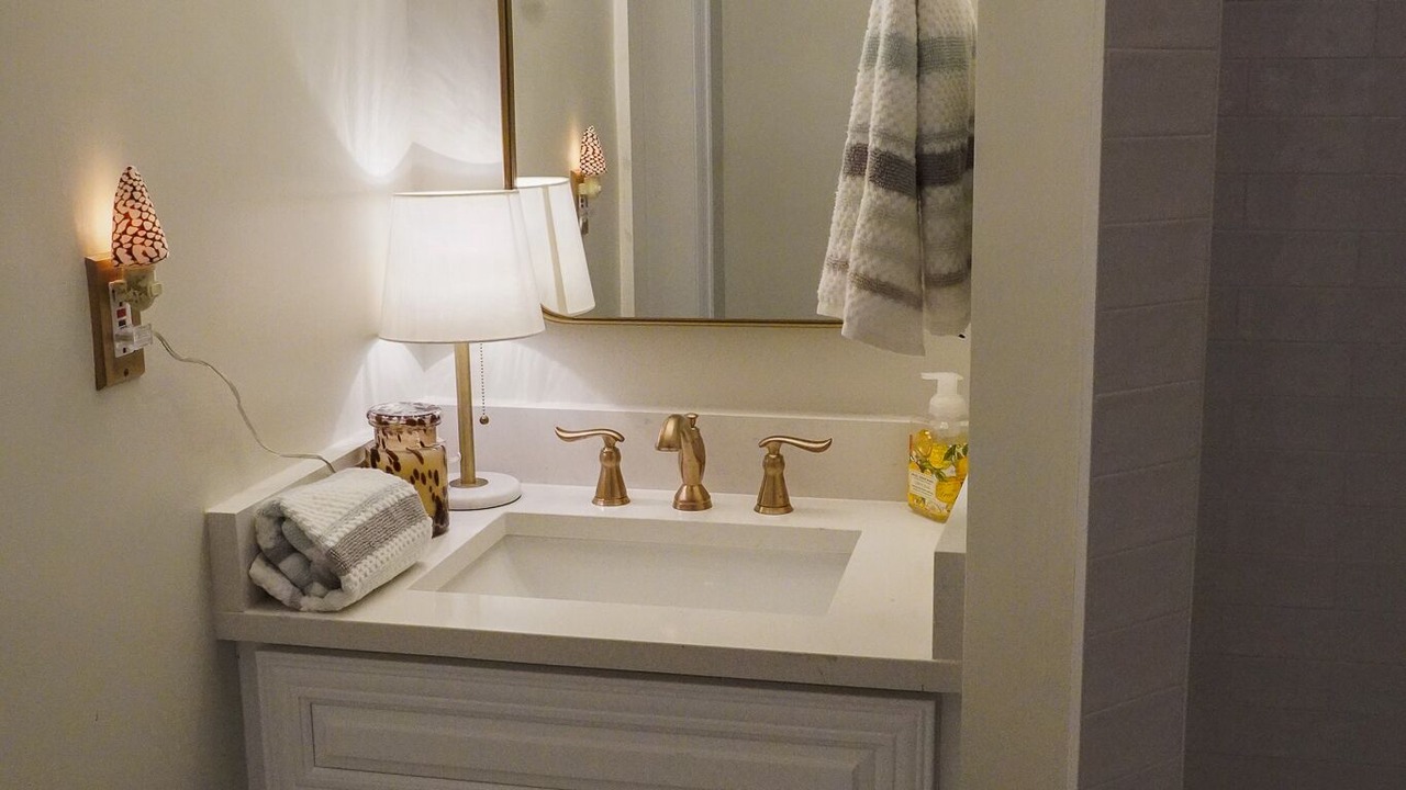 Photo of Bathroom in New Suburb Beautiful