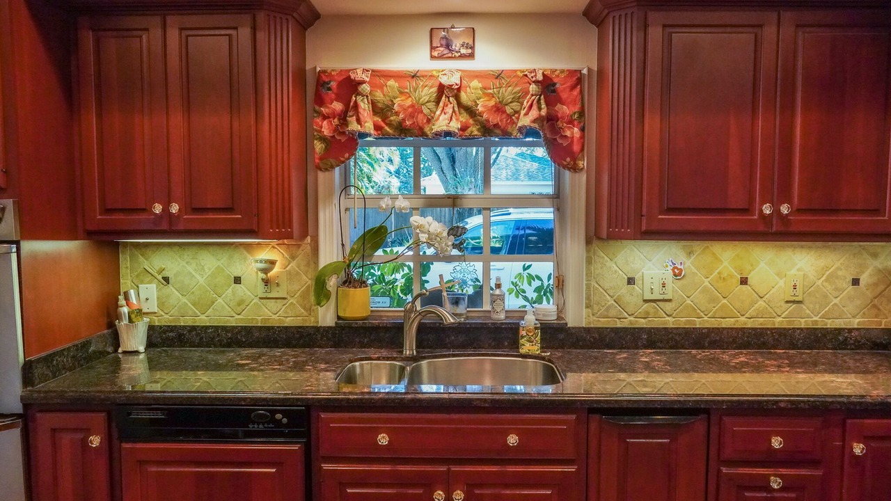 Photo of Kitchen in New Suburb Beautiful