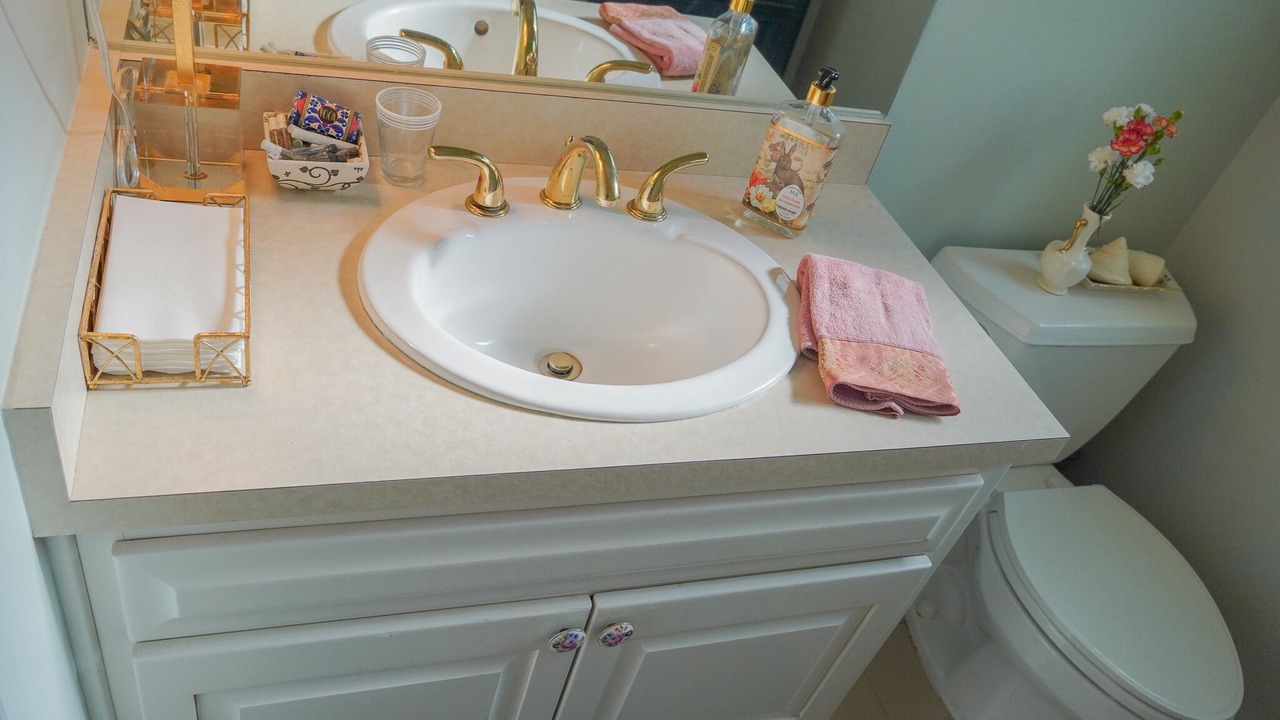 Photo of Bathroom in New Suburb Beautiful