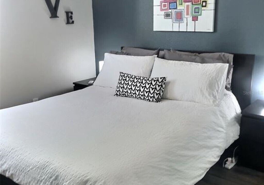 Photo of Bedroom in Bayshore Gardens