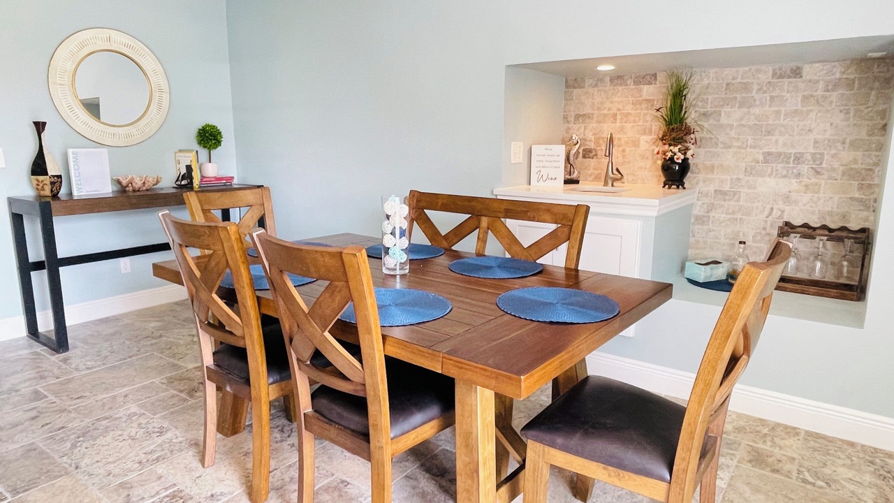 Photo of Others in Pelican