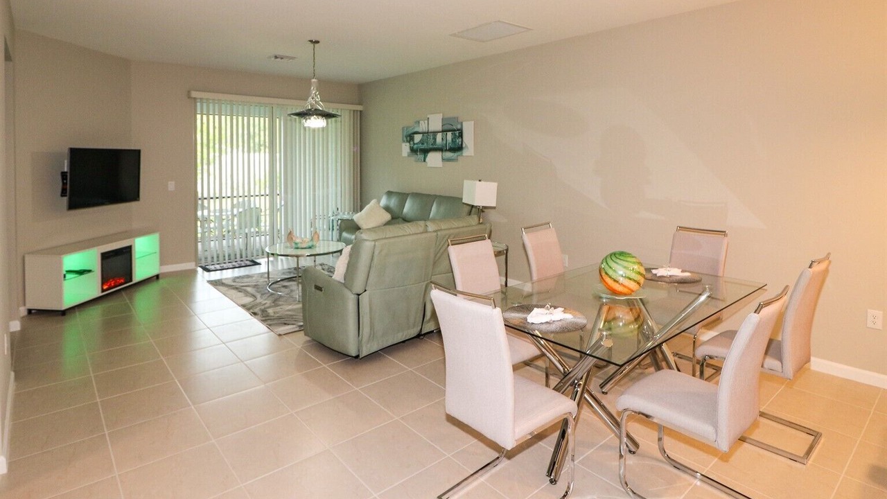 Photo of Livingroom in Englewood