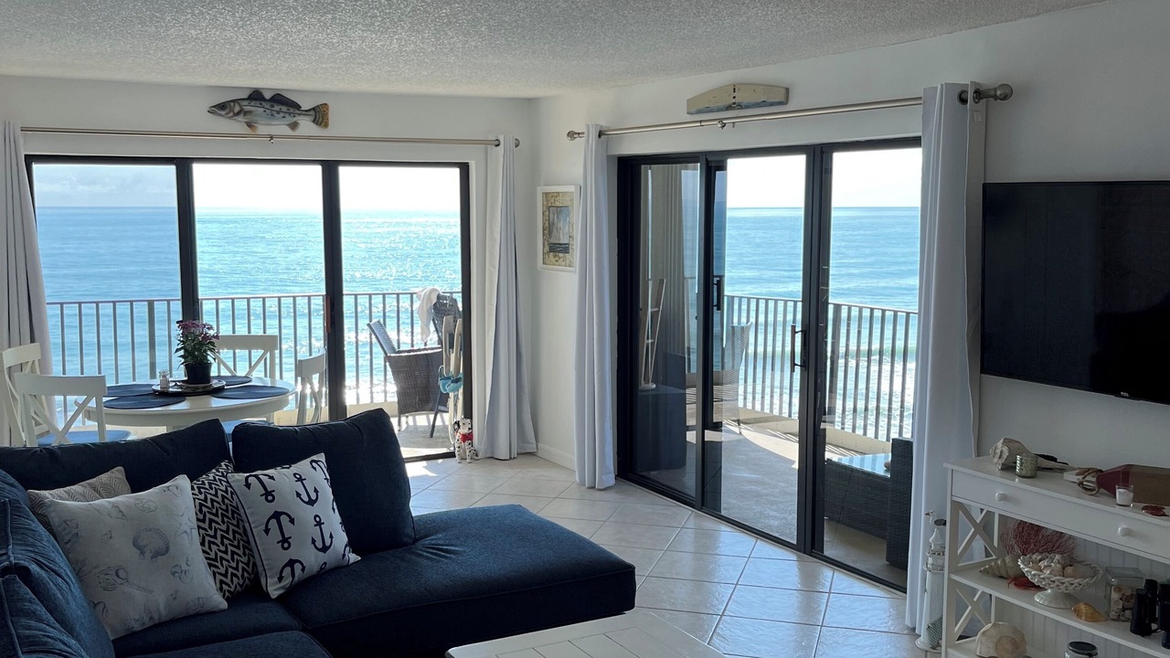 Photo of Livingroom in Hutchinson Island South