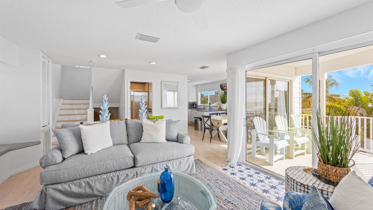 Photo of Livingroom in Holmes Beach