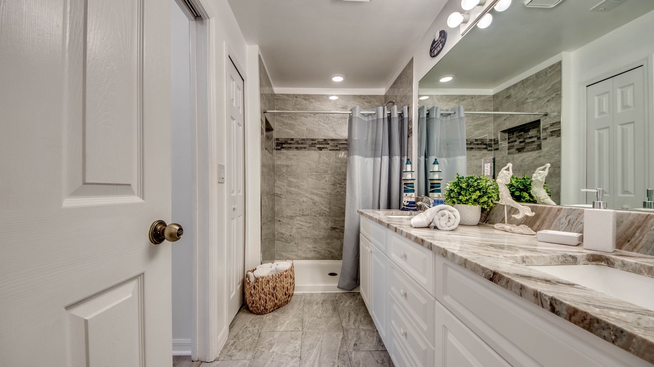 Photo of Bathroom in Diplomat
