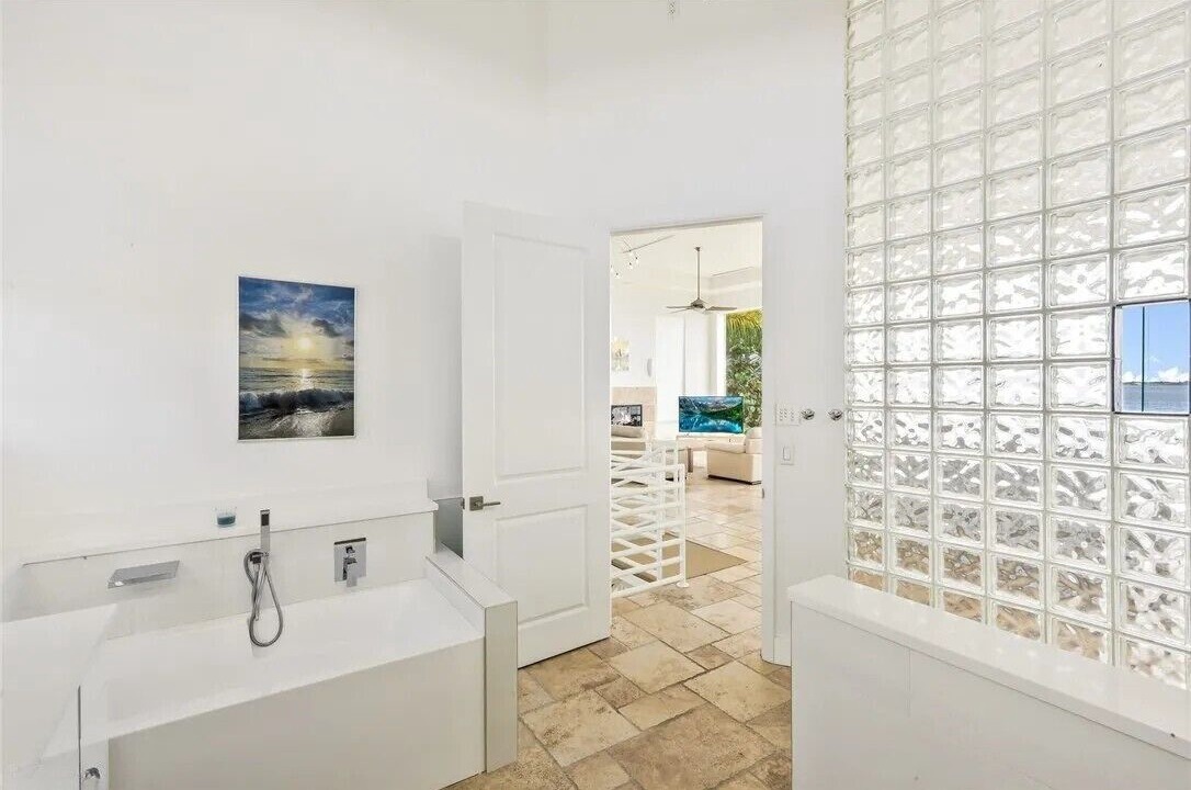 Photo of Bathroom in Caloosahatchee