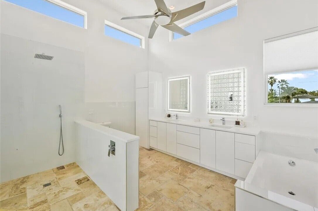 Photo of Bathroom in Caloosahatchee