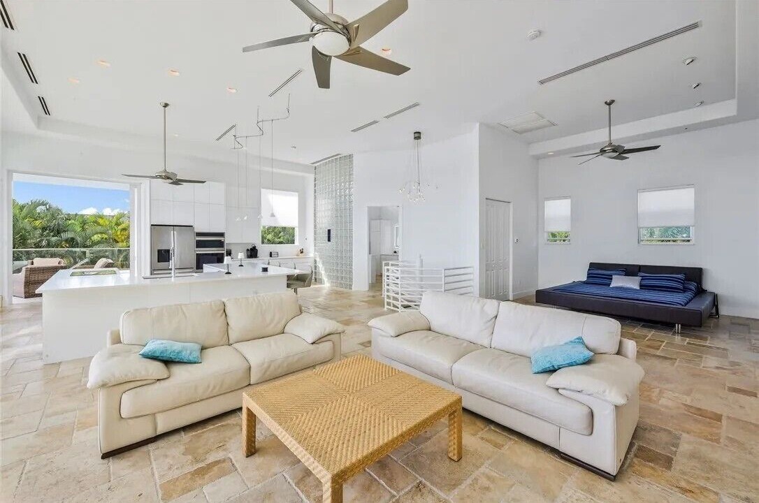Photo of Livingroom in Caloosahatchee