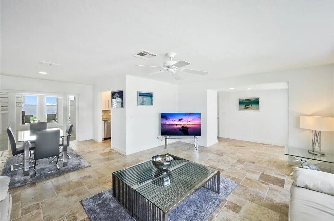 Photo of Livingroom in Caloosahatchee