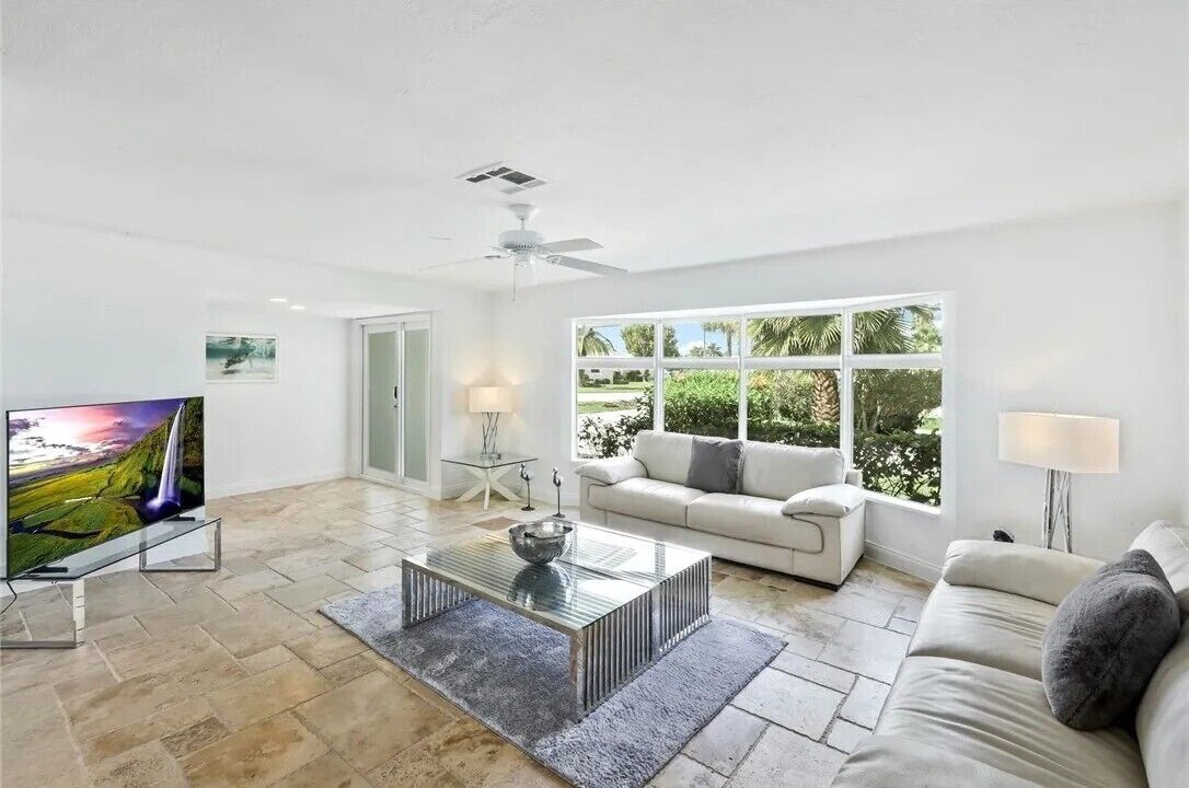 Photo of Livingroom in Caloosahatchee