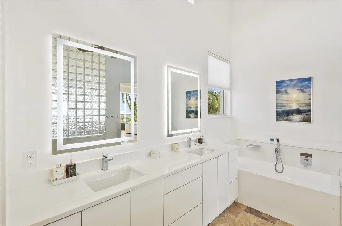 Photo of Bathroom in Caloosahatchee