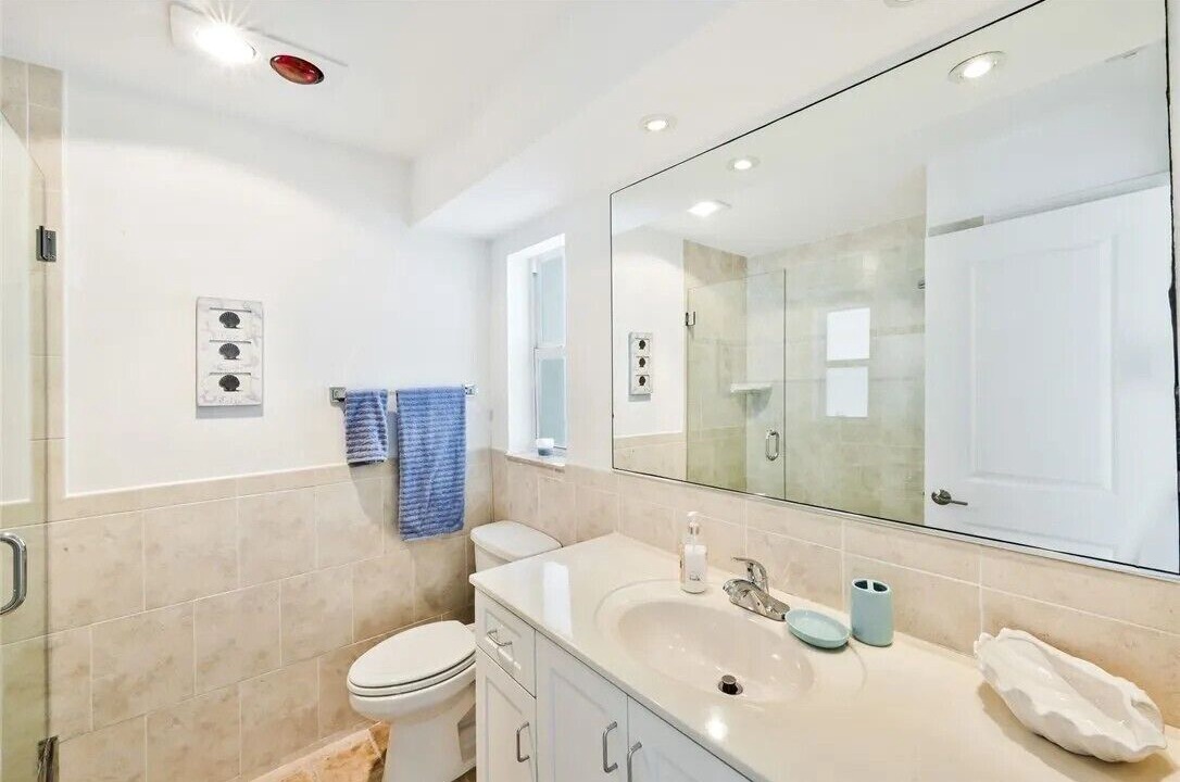 Photo of Bathroom in Caloosahatchee