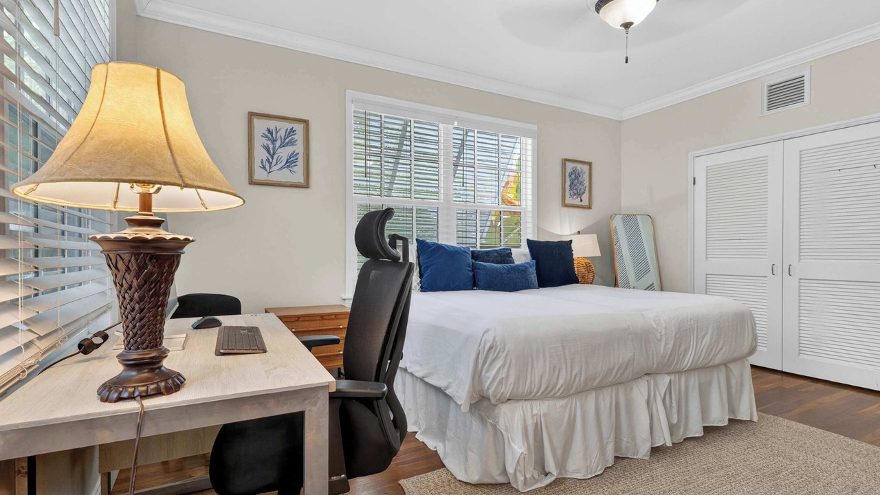 Photo of Bedroom in Northwood Shores