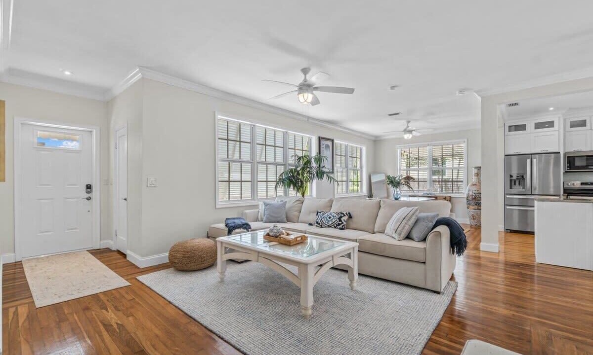 Photo of Livingroom in Northwood Shores