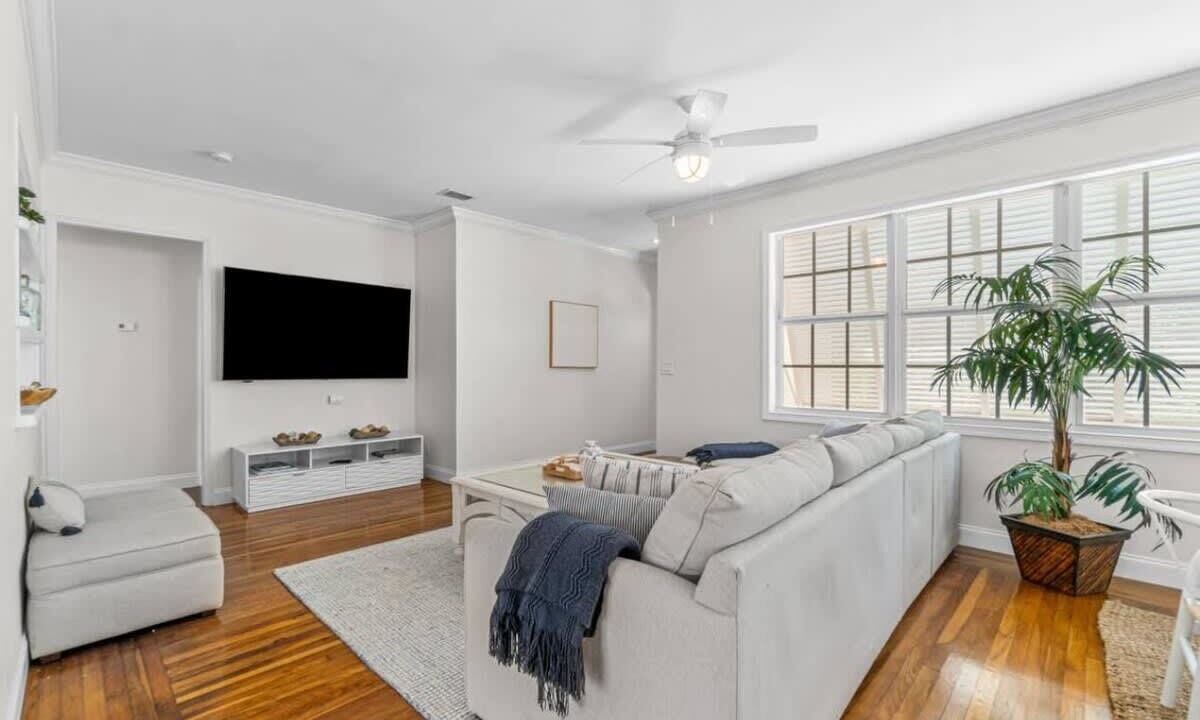 Photo of Livingroom in Northwood Shores