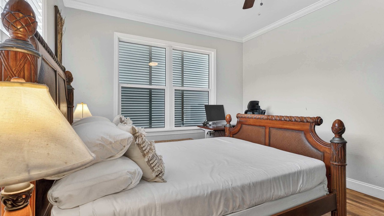 Photo of Bedroom in Northwood Shores
