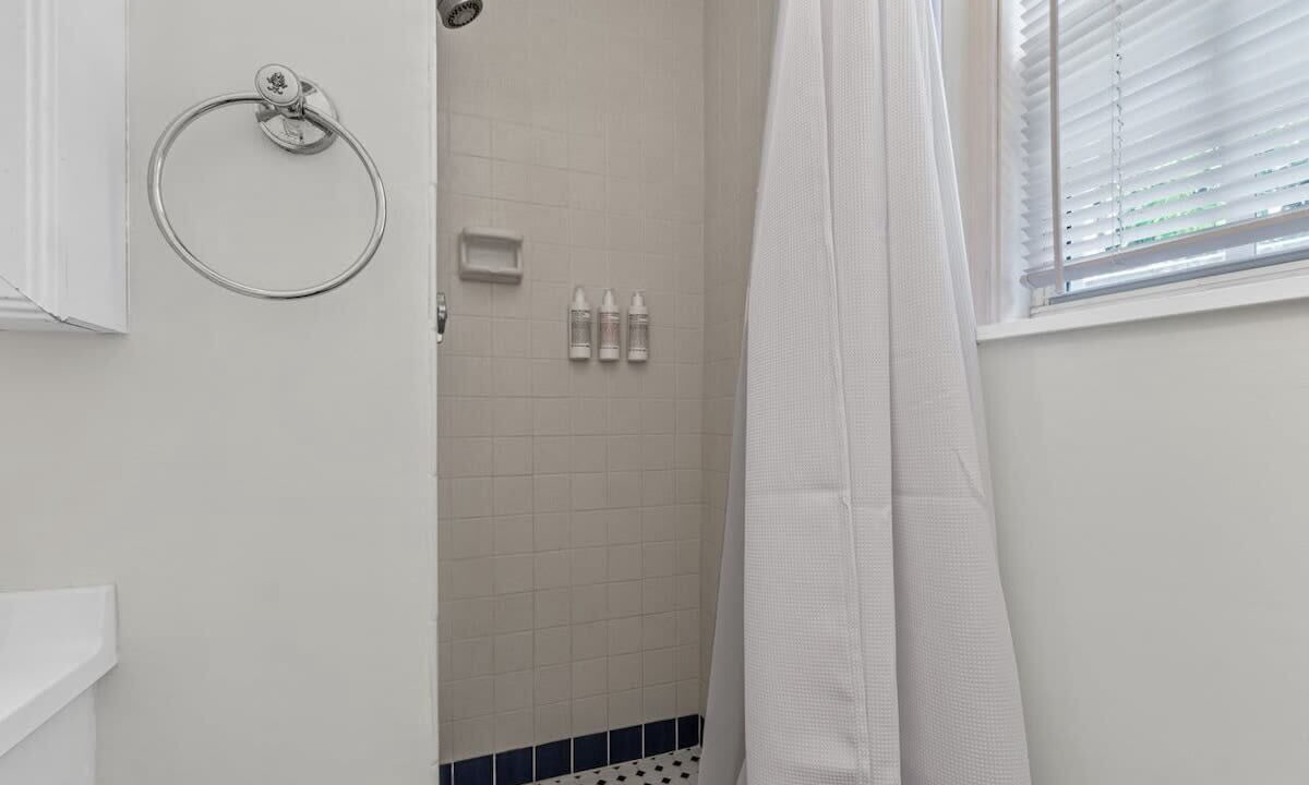 Photo of Bathroom in Northwood Shores