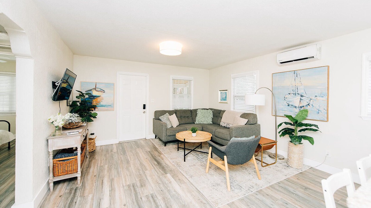 Photo of Livingroom in United Central