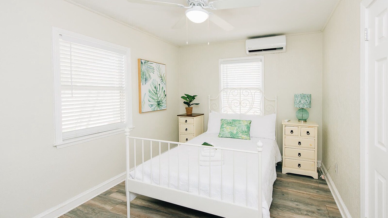 Photo of Bedroom in United Central