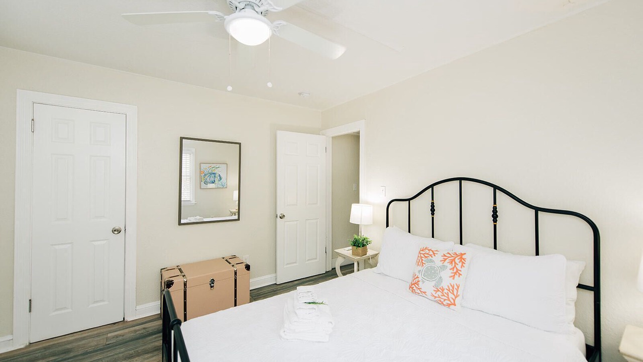 Photo of Bedroom in United Central