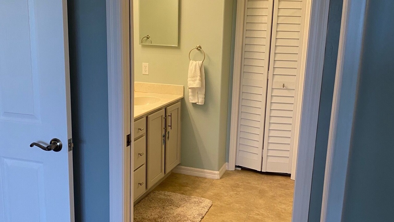 Photo of Bathroom in Tropical Cove