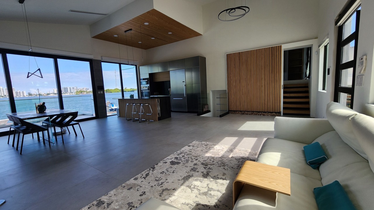 Photo of Livingroom in Northeast Miami