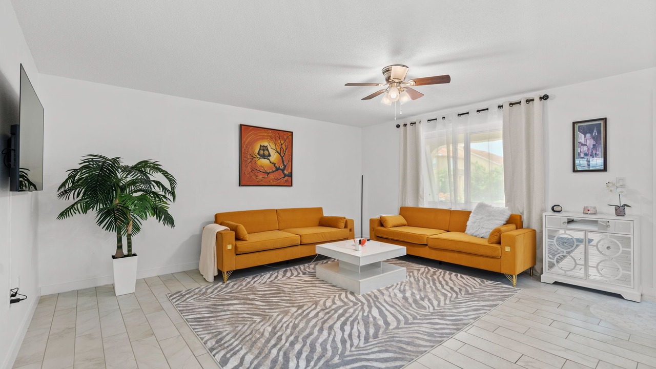 Photo of Bedroom in Golden Beach