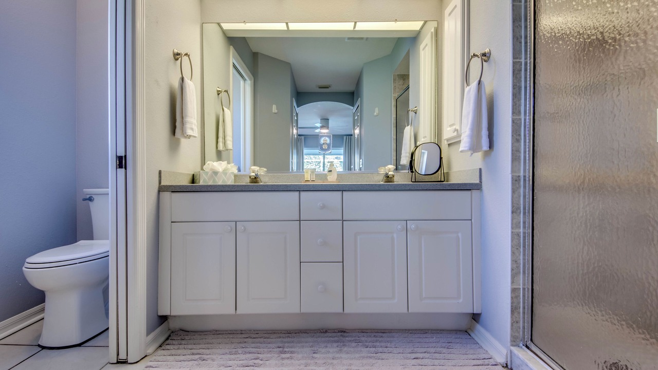 Photo of Bathroom in Caloosahatchee