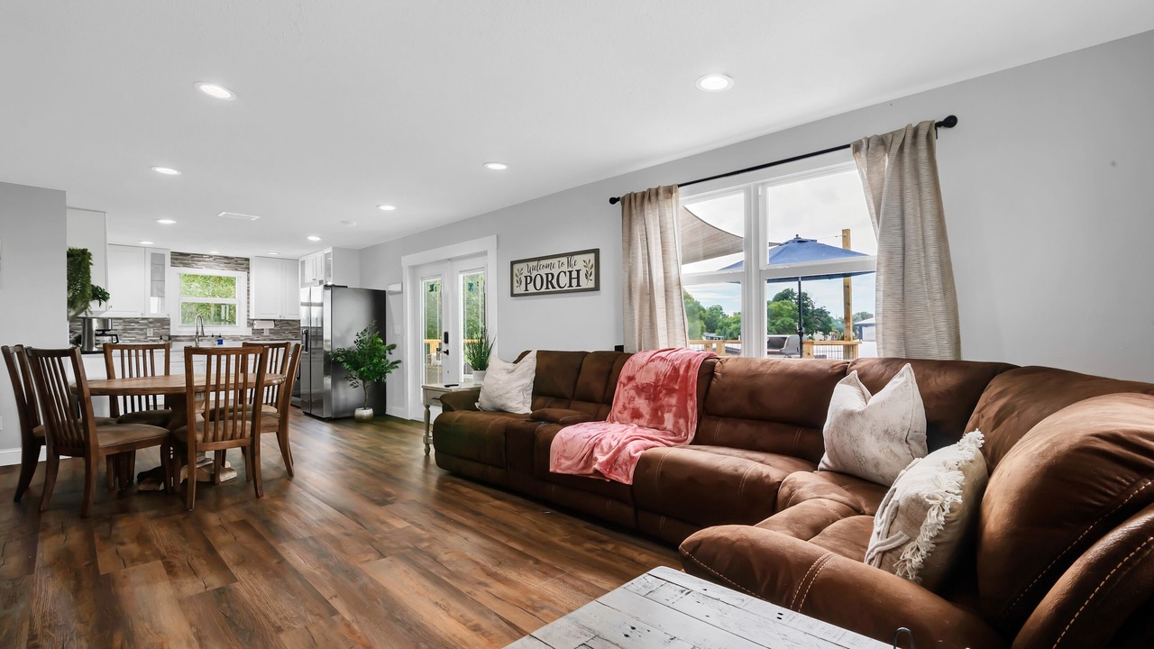 Photo of Livingroom in Taylor Creek