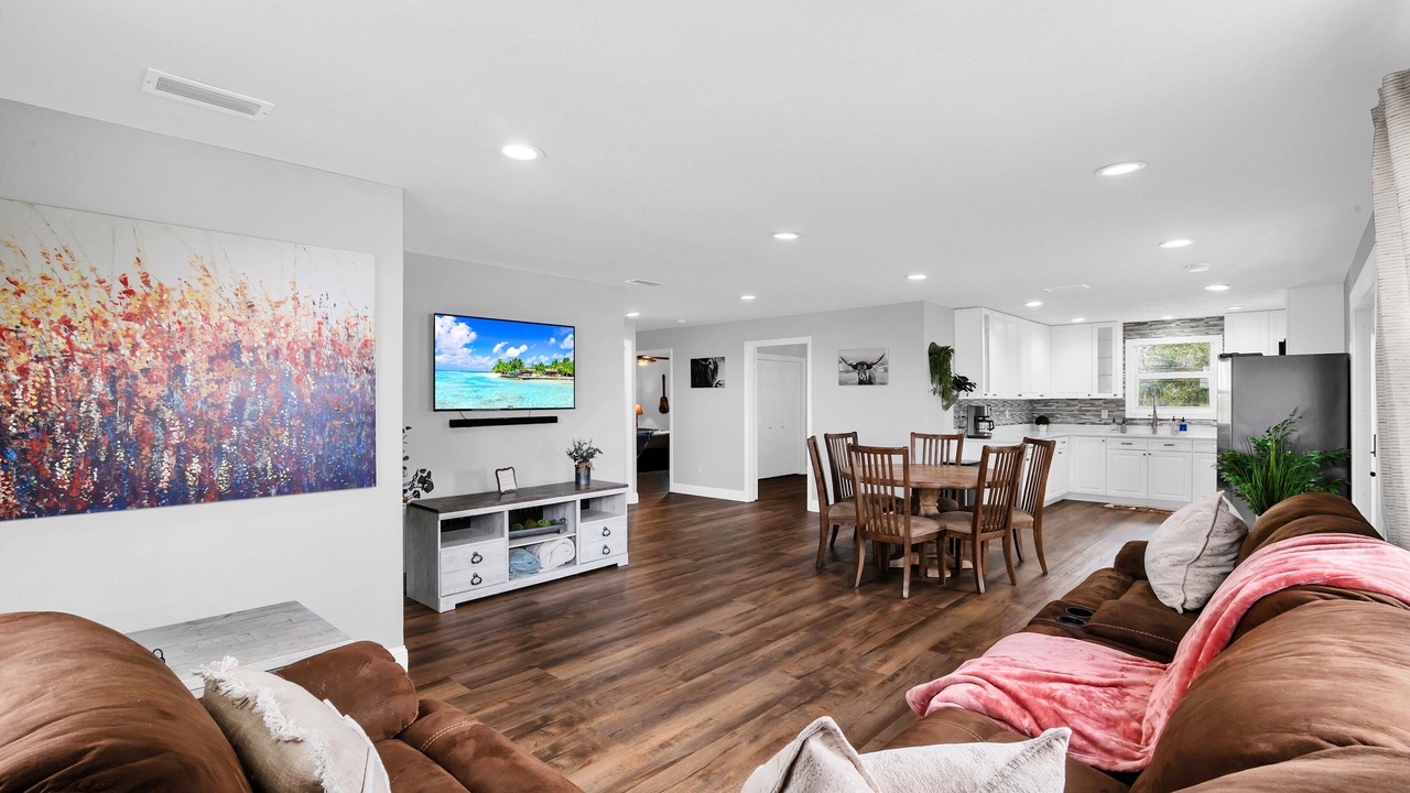 Photo of Livingroom in Taylor Creek